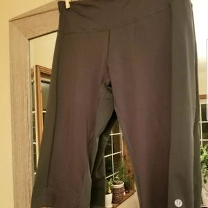 Lululemon cropped Yoga pants